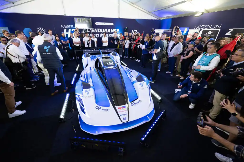 ADAC Reveals XT1 Regulation Concept