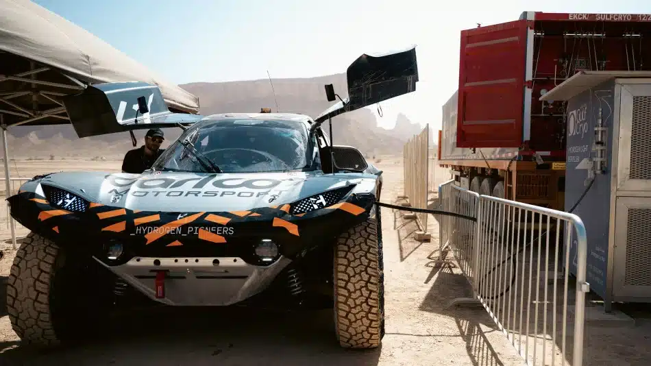 The Future of Formula One 8 Extreme H Pioneer 25 Refueling