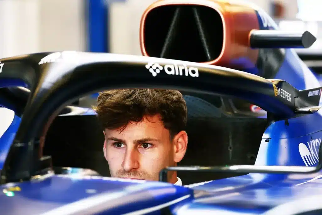 Victor Martins on Being an F1 Simulator Driver 1 Victor Martins on Being an F1 Simulator Driver